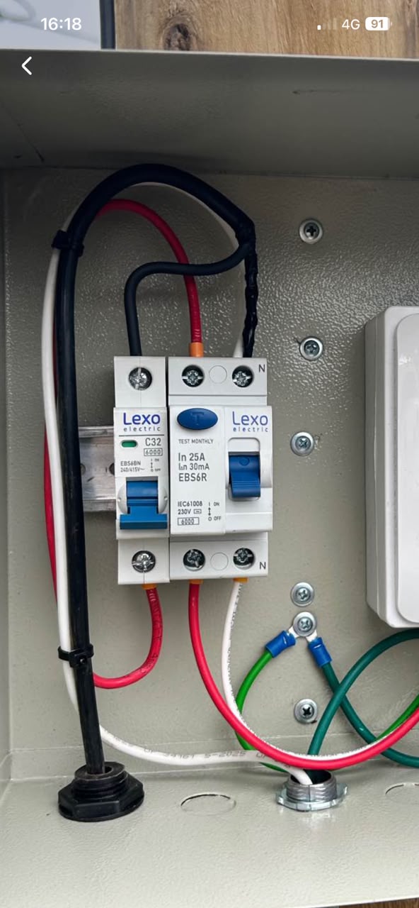 Instalación de Disyuntores y Diferenciales Lexo
